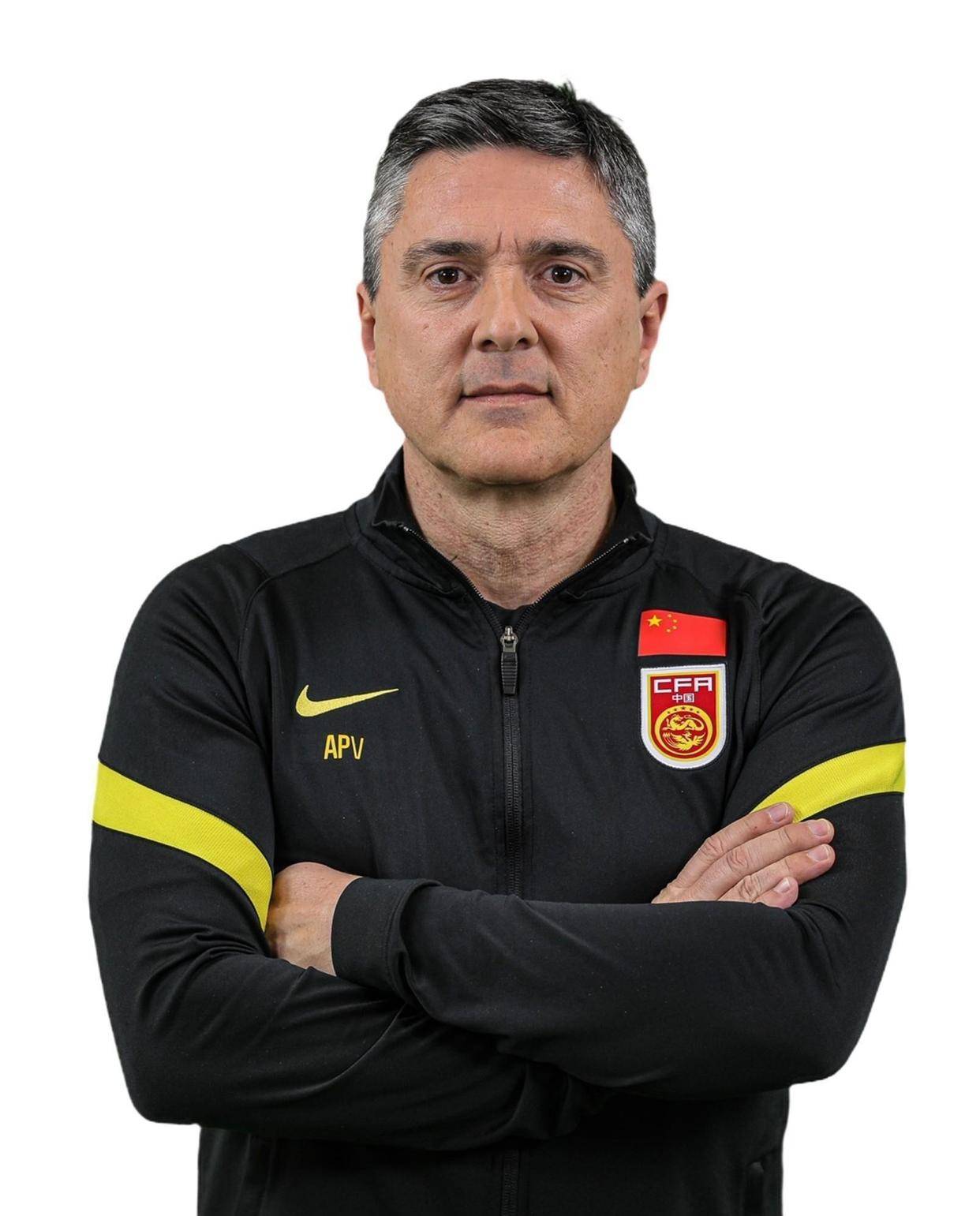 英雄联盟S15赛制-转折点！山东泰山门线救险，NBA总决赛清晨攻防权衡，质疑声仍在，阵容厚度经受考验的简单介绍